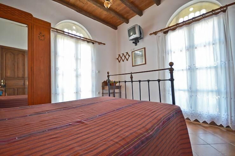 Bedroom 2, Hotel Naxos Filoxenia, South Aegean
