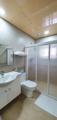 Bathroom 3, On One Side, Nantou