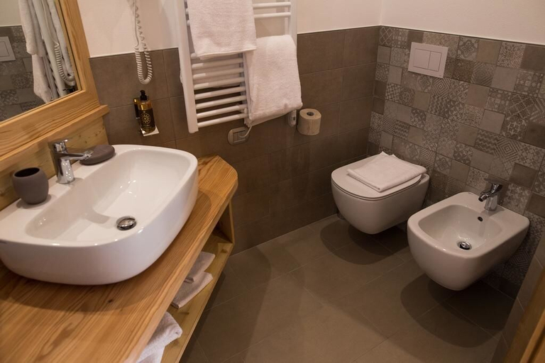 Bathroom 5, Al Solif Bed & Breakfast, Sondrio