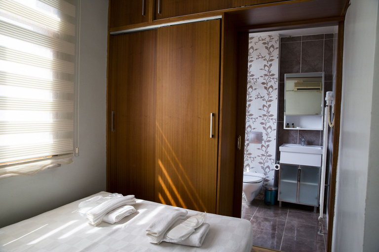 Bedroom 3, Omar Sultan Park Suites, Beyoğlu