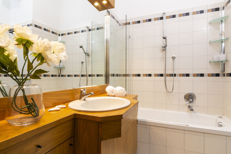 Bathroom 4, Santa Valeria - 4 Bedrooms Apartment, Milano