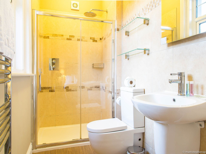 Bathroom 2, Alum Chine Beach House, Poole