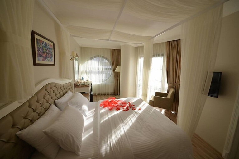 Bedroom 4, Biga Palas Hotel, Biga
