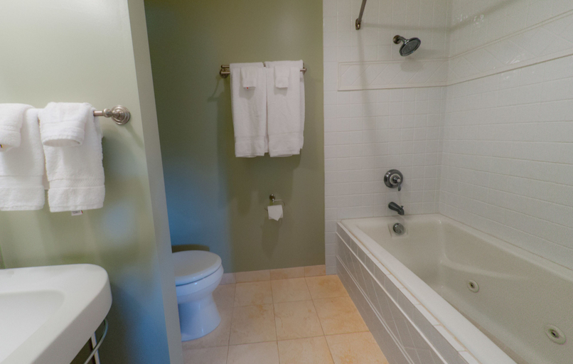 Bathroom 4, Three Arch Inn, Tillamook