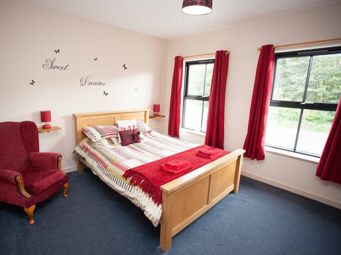 Bedroom 2, The Lamb & Flag Hotel, Neath Port Talbot