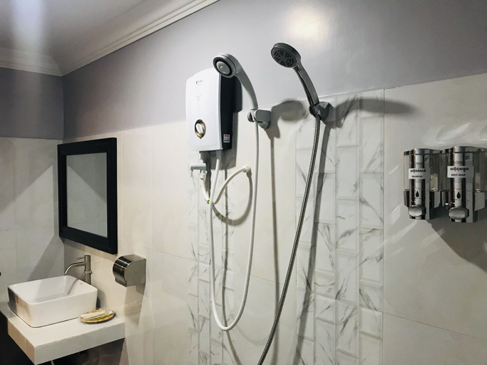Bathroom 4, Maison Rivera Guest House, Kampot