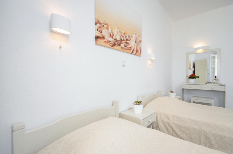 Bedroom 4, Studios Diogenis, South Aegean