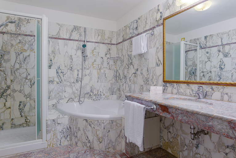 Bathroom 4, Hotel Donatello, Florence