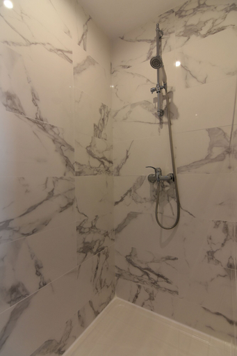 Bathroom 5, La Halte aux Oiseaux, Maine-et-Loire