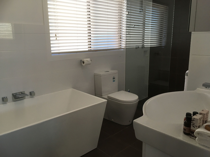 Bathroom 3, Riverside Rest Nambucca Heads, Nambucca