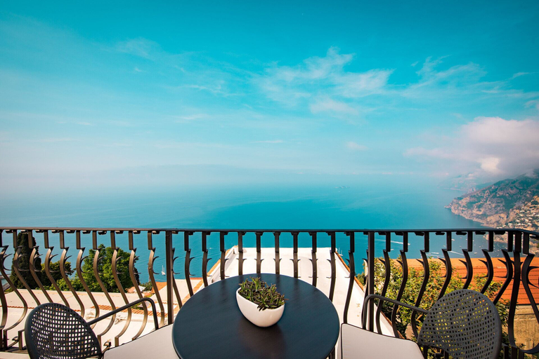Others 5, Villa Zeus, Salerno