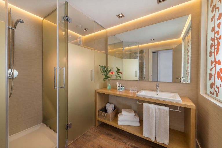 Bathroom 5, H10 Tribeca, Madrid
