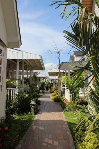 Exterior & Views 7