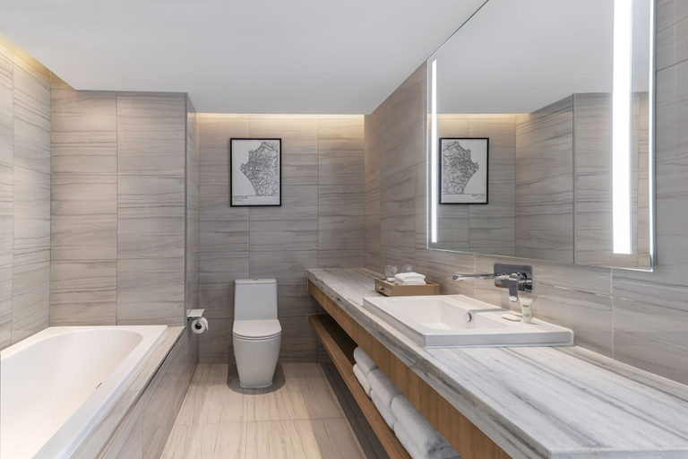 Bathroom 5, Courtyard By Marriott North Pattaya, Pattaya
