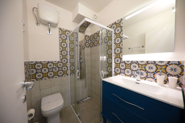 Bathroom 4, Skyview Cefalù, Palermo