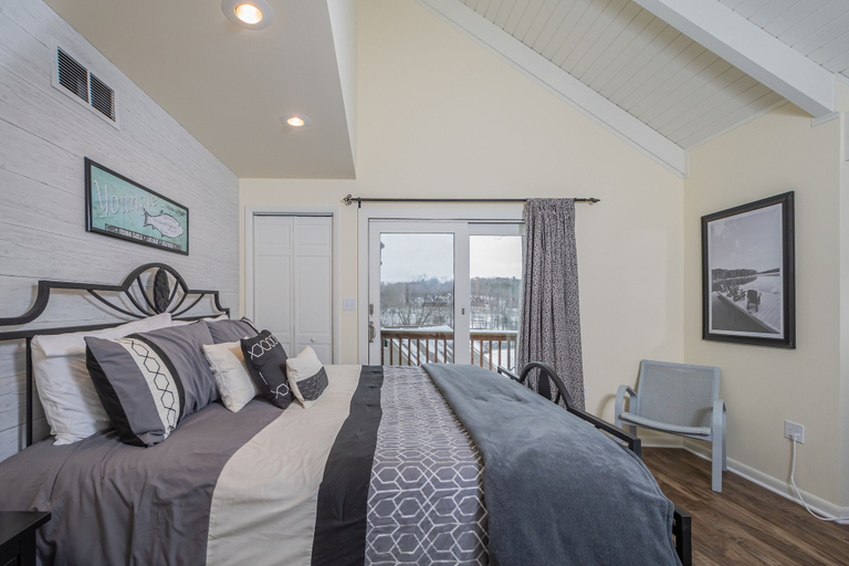 Bedroom 2, Life is Good Today, Garrett