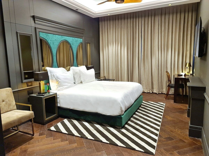 Bedroom 4, Debrah Brown