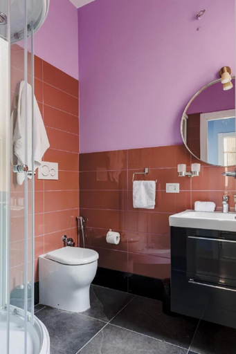 Bathroom 5, Martin, Rome