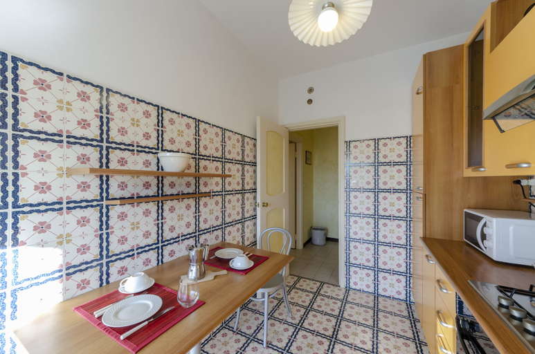 Others 5, JOIVY Light Flat for 5 in the Heart of Bogliasco, Genova