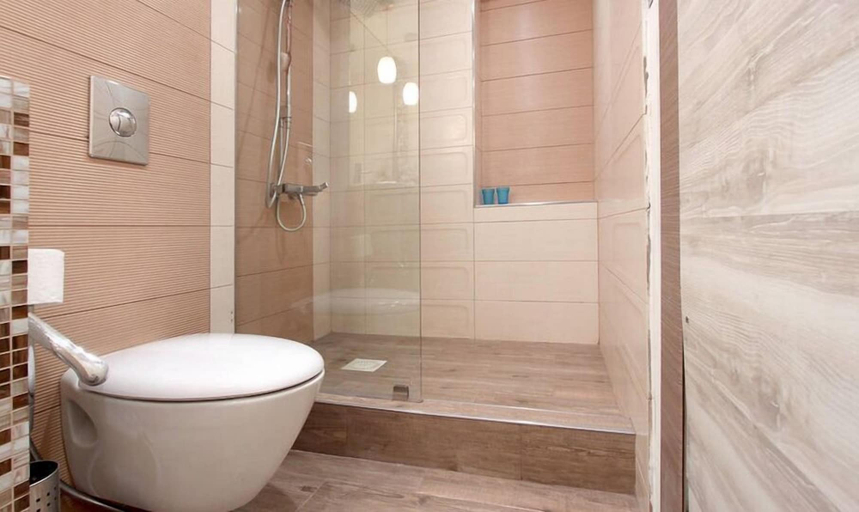 Bathroom 4, Nevsky Express, Sankt-Peterburg gorsovet