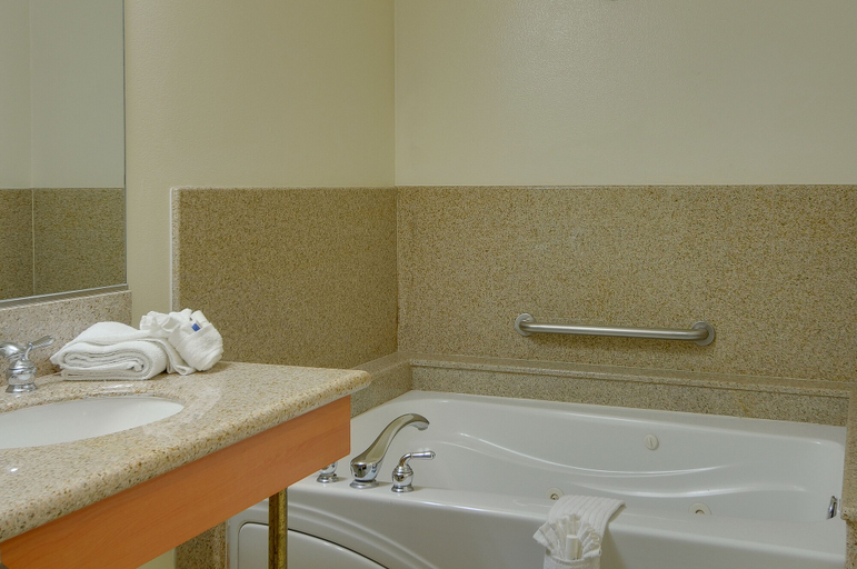 Bathroom, Vagabond Inn Hacienda Heights, Los Angeles