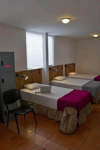 Bedroom 4, Hostal Punto 79 - Hostel, Allende