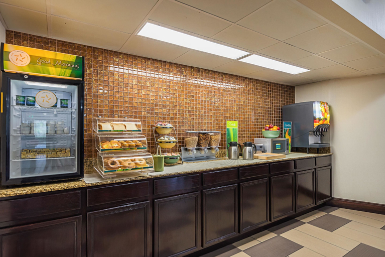 Food & Drinks 5, Quality Inn Airport - Southeast, Jefferson