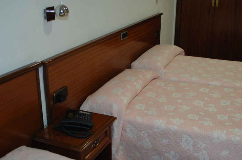 Bedroom 2, Hotel Santa Cruz, Asturias