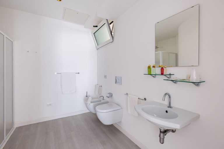 Bathroom 4, Hotel Cavallino Bianco, Venezia