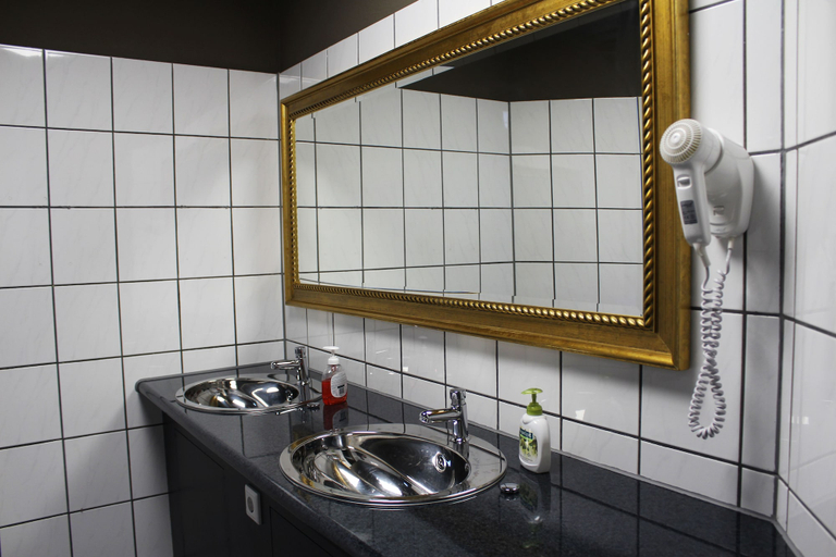 Bathroom 5, BoxHotel Göttingen App Based Hotel, Göttingen