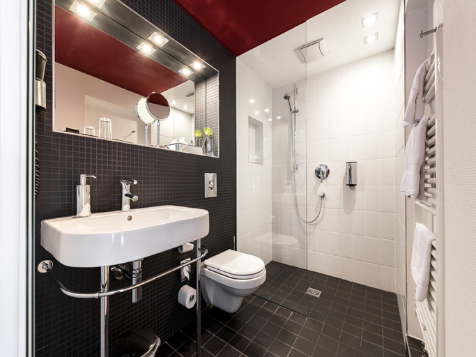 Bathroom 4, Hotel Antoniushuette, Märkischer Kreis