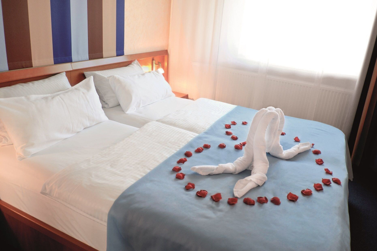Bedroom 3, Hotel Elysee, Offenbach