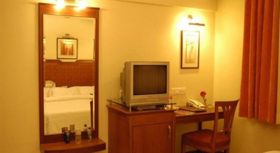 Bedroom 3, Hotel Solitaire, Mumbai Suburban