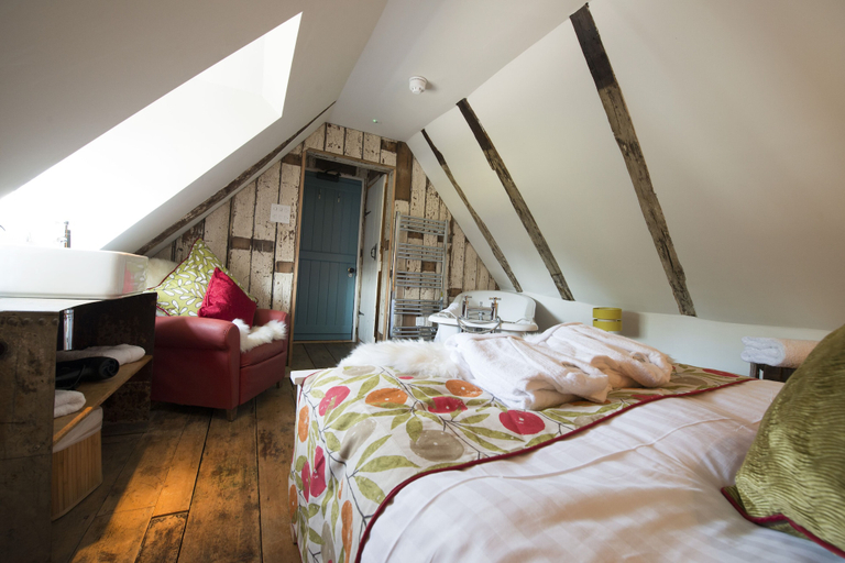 Bedroom 2, The Woolpack Inn Warehorne, Kent