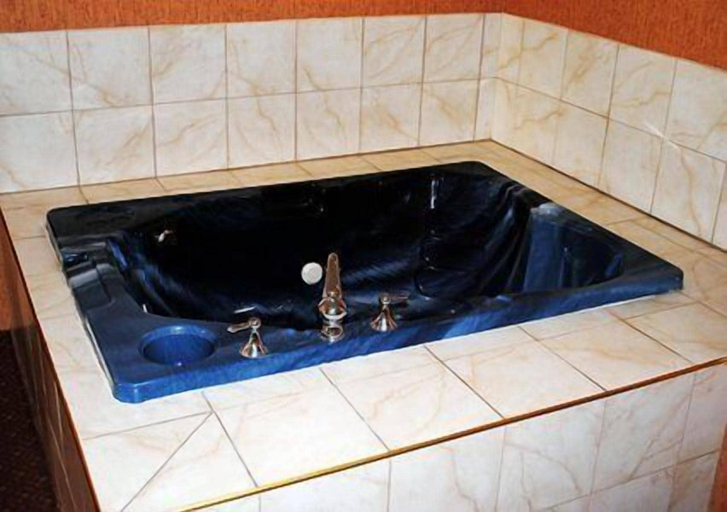 Bathroom 4, Quality Inn & Suites, New Haven