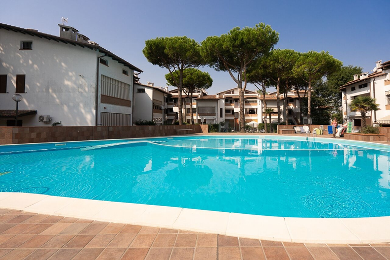 Outdoor pool 2, Spinnaker, Ferrara