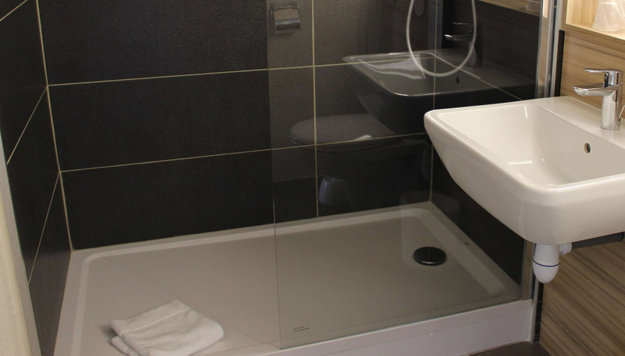 Bathroom 4, Campanile - Millau, Aveyron