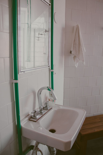 Bathroom 4, Vila Santa Eulália Hostel, Pelotas