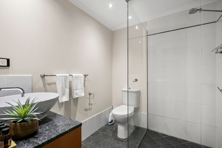 Bathroom 4, Poolside Apt in Alamanda Beachfront 77, Cairns