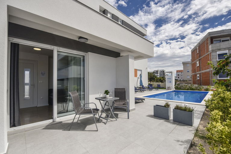 Exterior & Views 2, Pool Apartments & Rooms Mare, Novalja