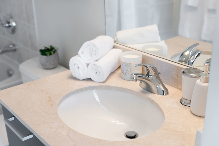 Bathroom 5, elegant condo with panoramic views, Toronto