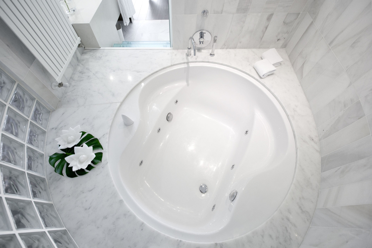 Bathroom 5, Hotel MasMonzon, Huesca