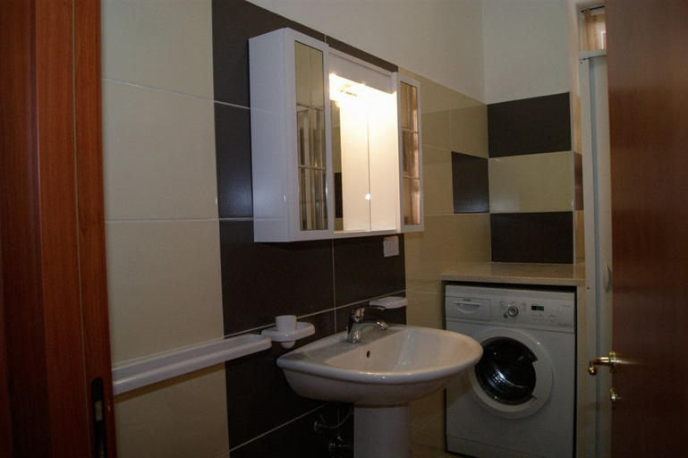 Bathroom 3, Ville Mancaversa, Lecce