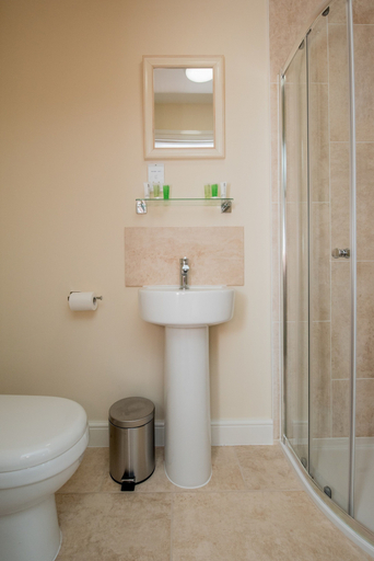 Bathroom 3, Kennedy House by Your Lettings UK, Cambridgeshire