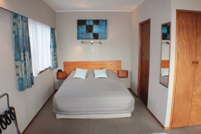 Bedroom 5, Ala Moana Motel, Far North