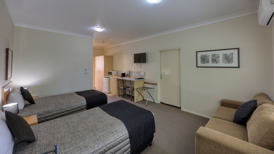 Bedroom 2, Country Roads Motor Inn Goondiwindi, Goondiwind