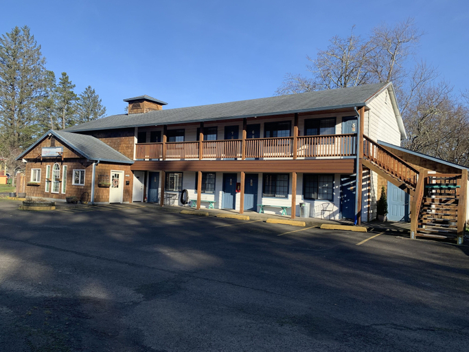 Exterior & Views