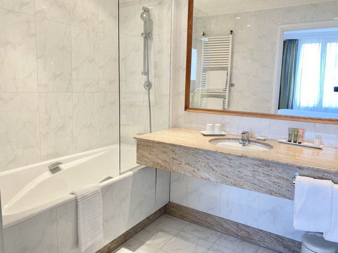 Bathroom 4, Hôtel Le Littré, Paris