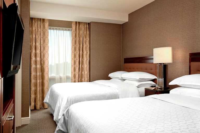 Bedroom 3, Sheraton Suites Calgary Eau Claire, Division No. 6
