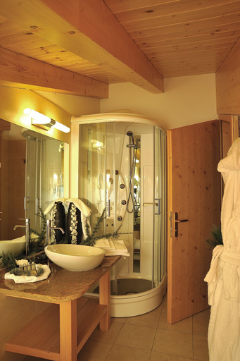 Bathroom 5, Sporthotel Romantic Plaza, Trento